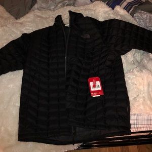 I’m selling this brand new never worn North Face